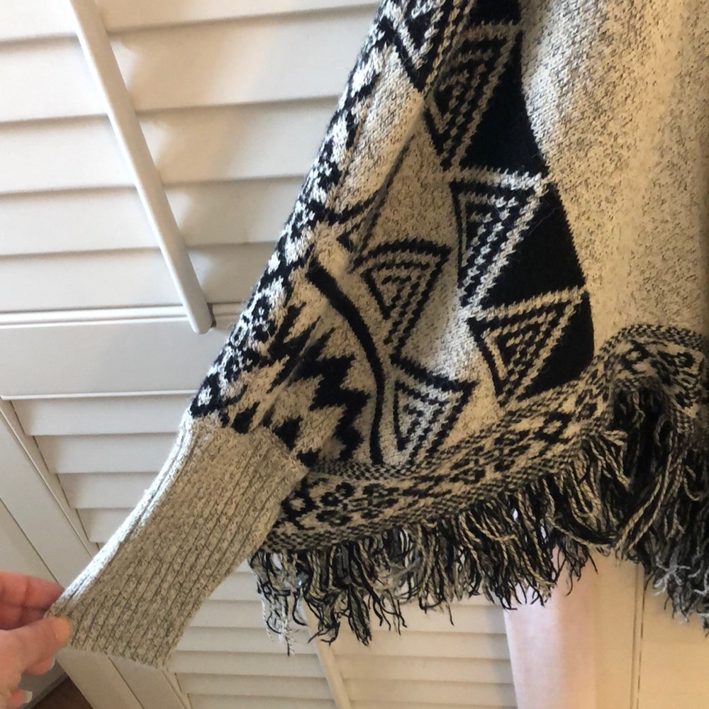 Olivia Sky Poncho Sweater XL - Picture 2 of 5